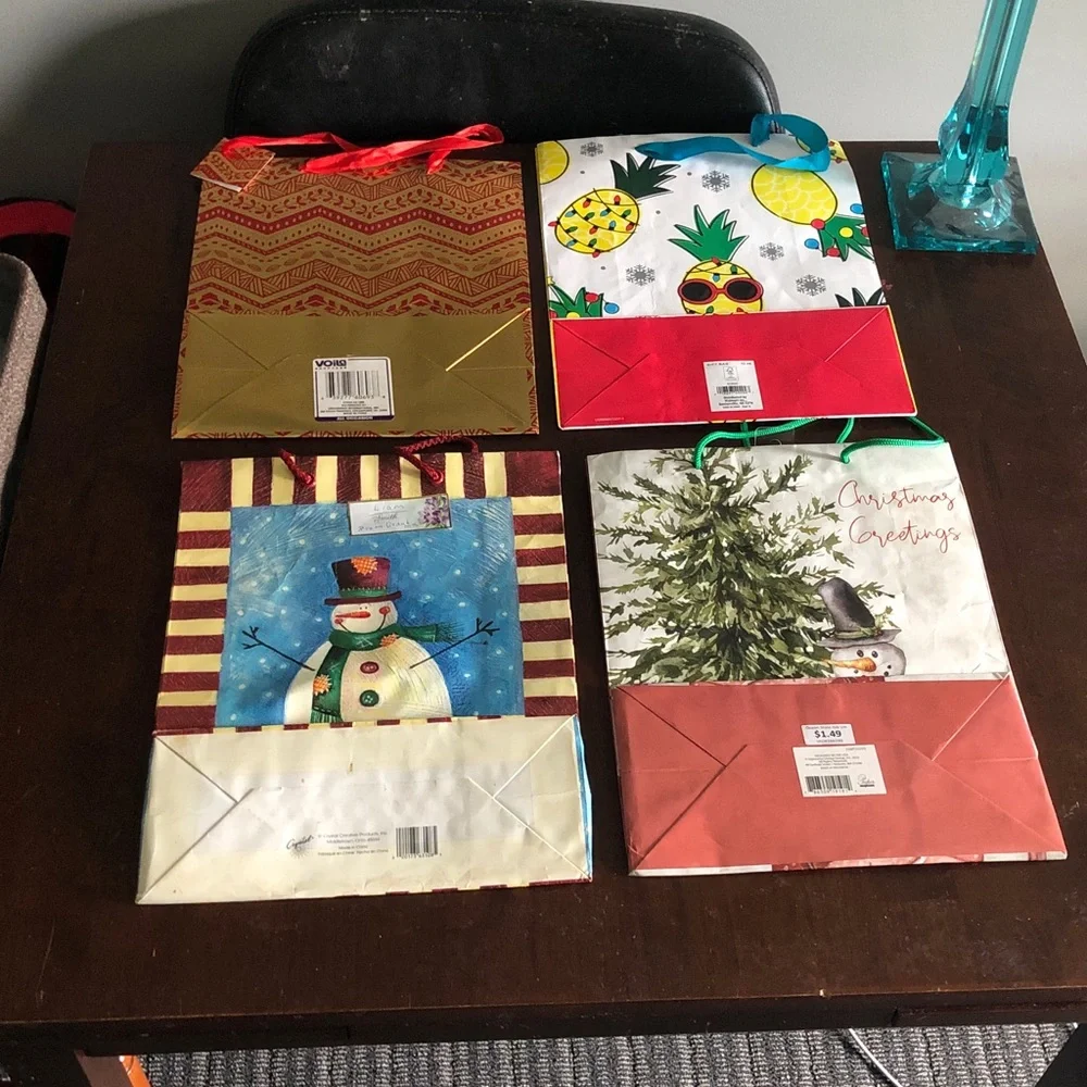 ❤️ Assorted Festive Gift Bag Set